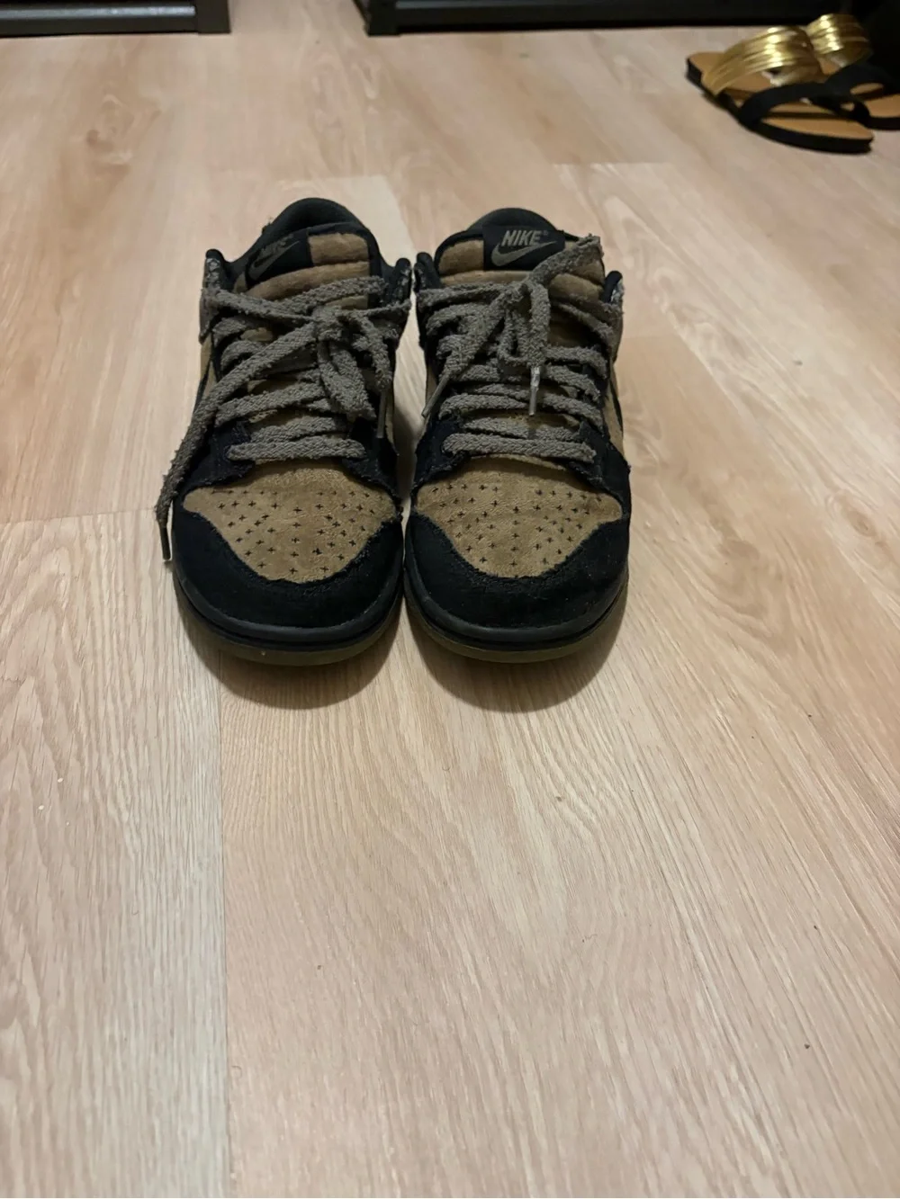Nike Unisex Low-Top Sneakers - Black&Army Green Suede